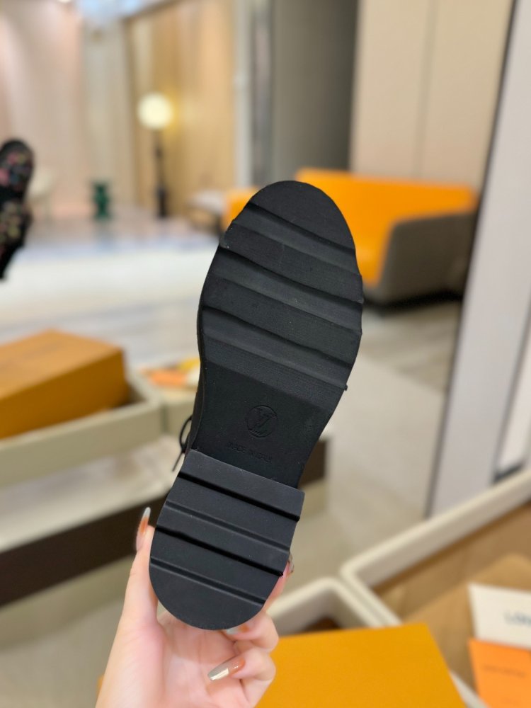 Boots women's фото 8