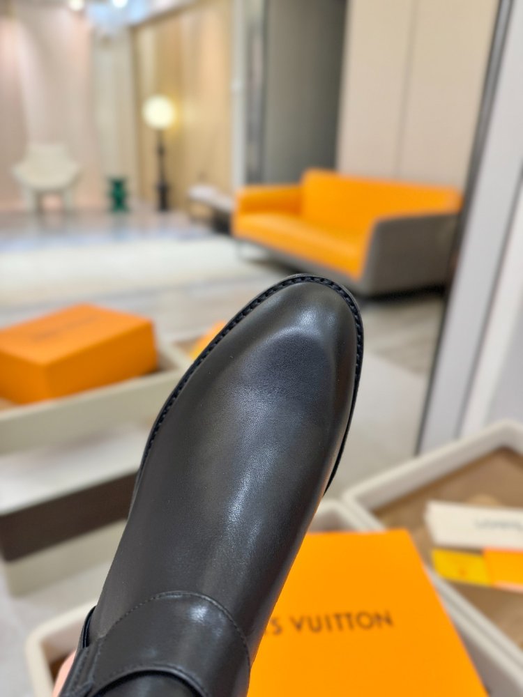 Ботинки женские фото 8