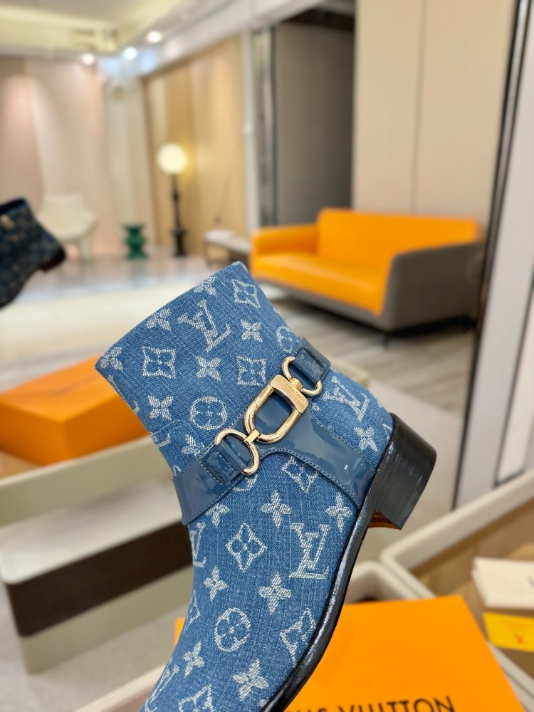 Ботинки женские фото 8