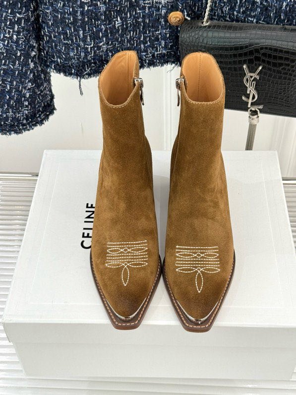 Ботинки женские фото 8