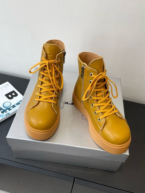 Ботинки женские фото 8