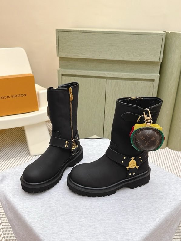 Ботинки женские фото 8