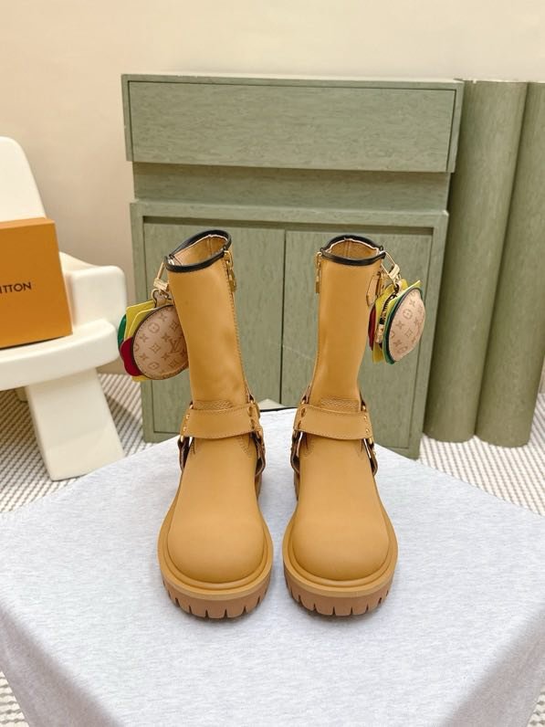 Ботинки женские фото 8