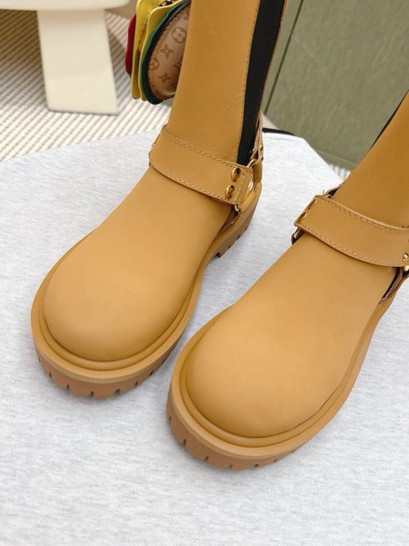 Ботинки женские фото 8