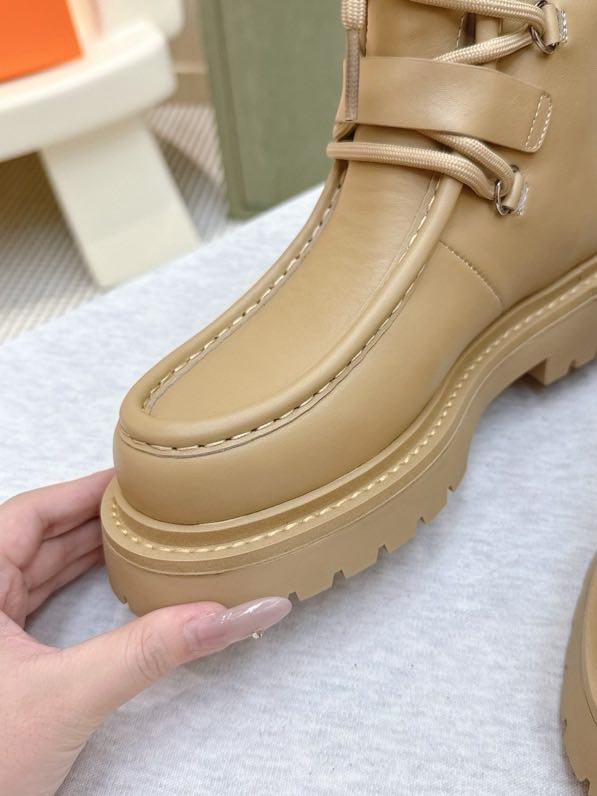 Ботинки женские фото 8