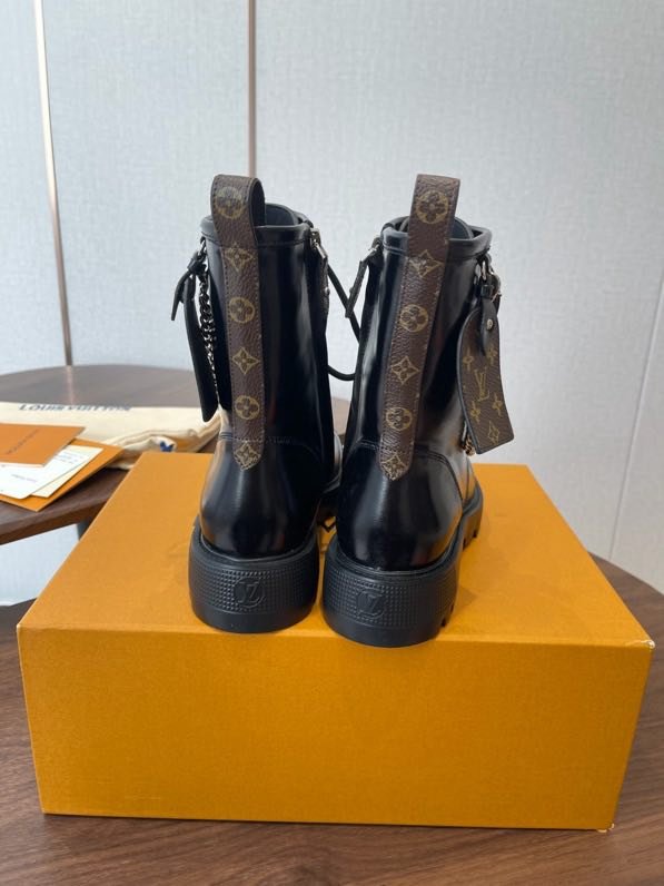 Ботинки женские фото 8