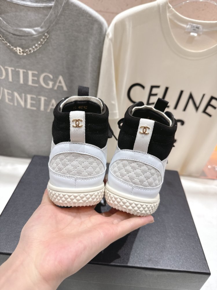 Ботинки женские фото 8