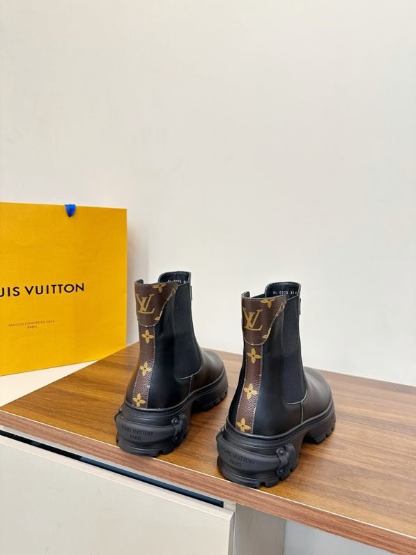 Ботинки женские фото 8