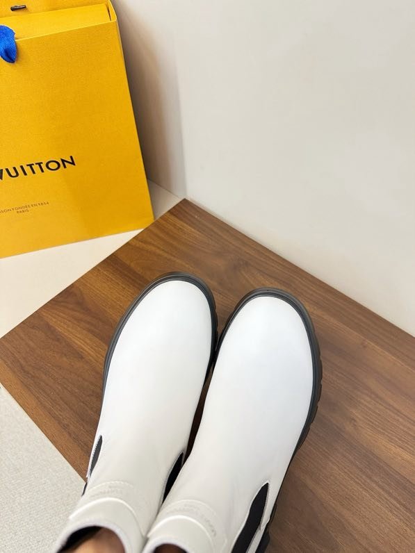 Ботинки женские фото 8