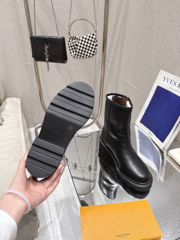 Ботинки женские фото 8