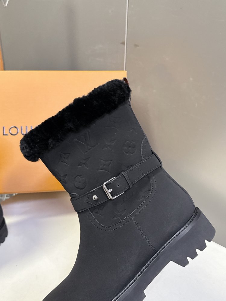 Ботинки женские фото 8