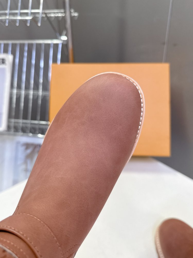 Ботинки женские фото 8