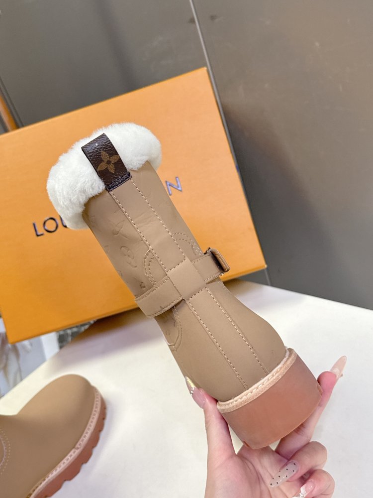 Ботинки женские фото 8