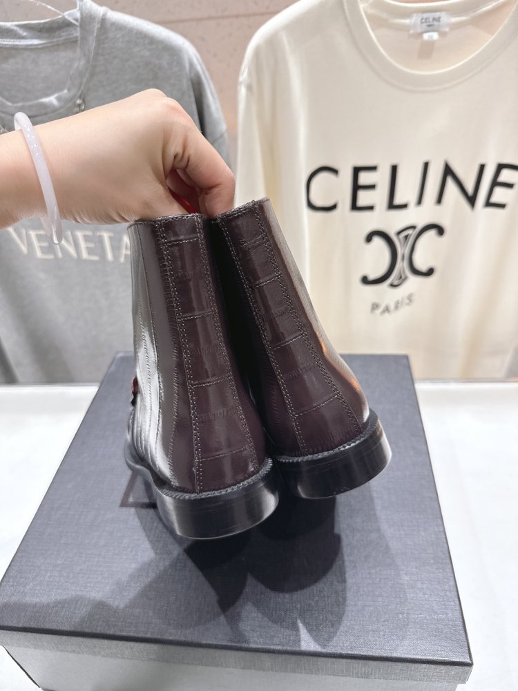 Ботинки женские фото 8