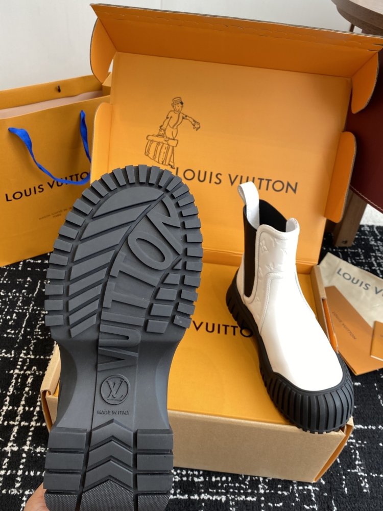 Boots women's фото 9