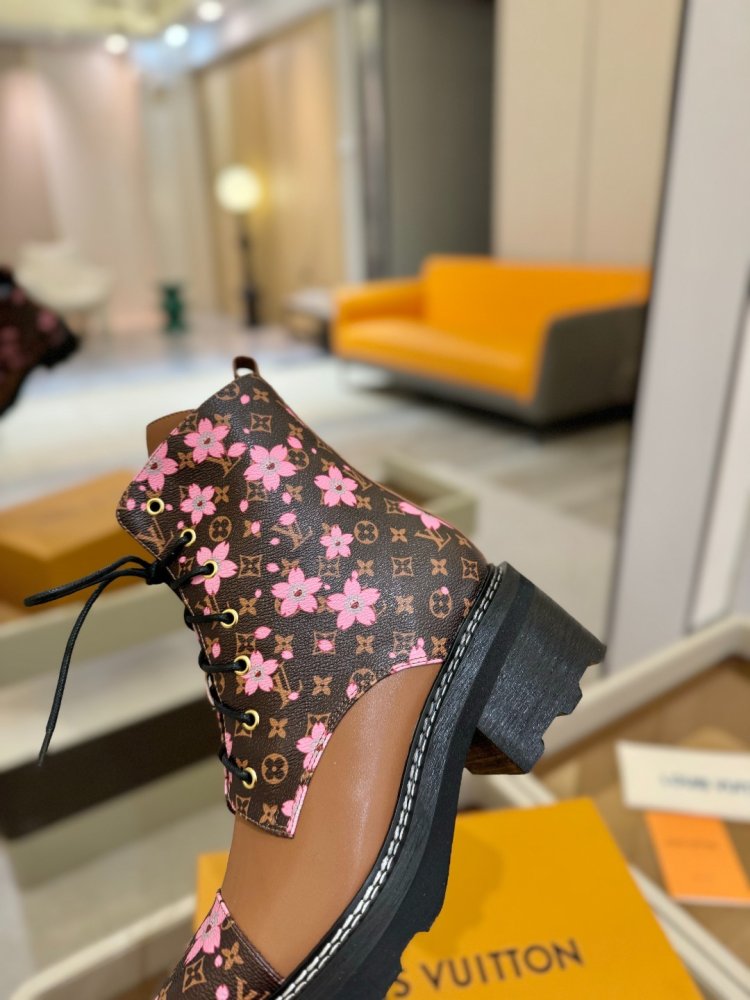 Boots women's фото 9