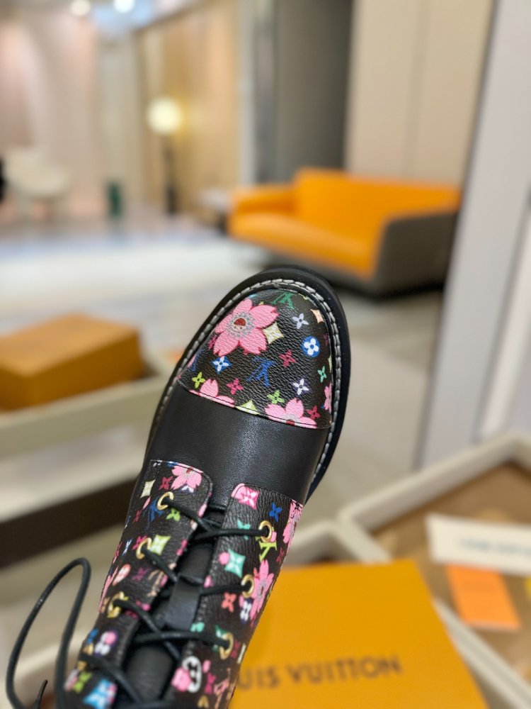 Boots women's фото 9