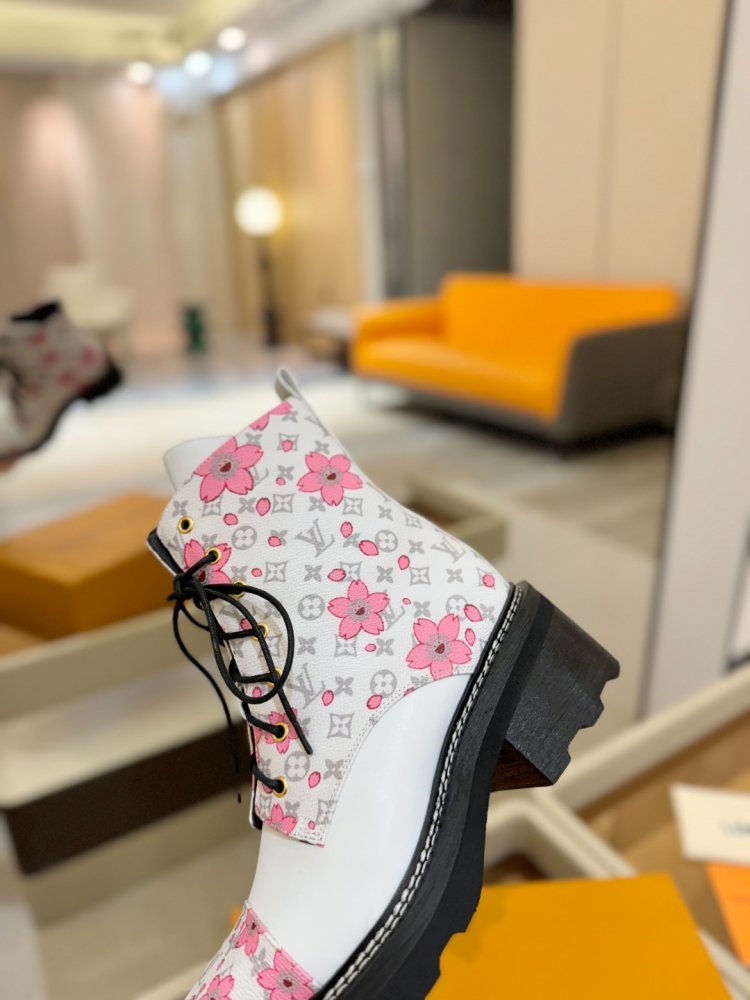 Boots women's фото 9