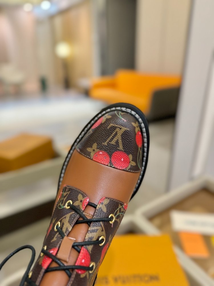 Boots women's фото 9