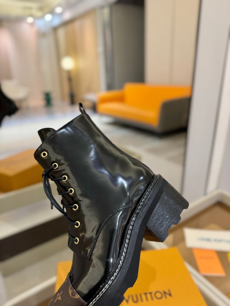 Boots women's фото 9