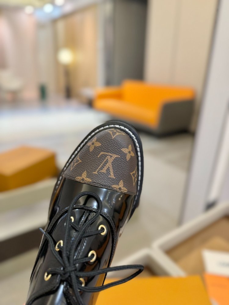 Boots women's фото 9