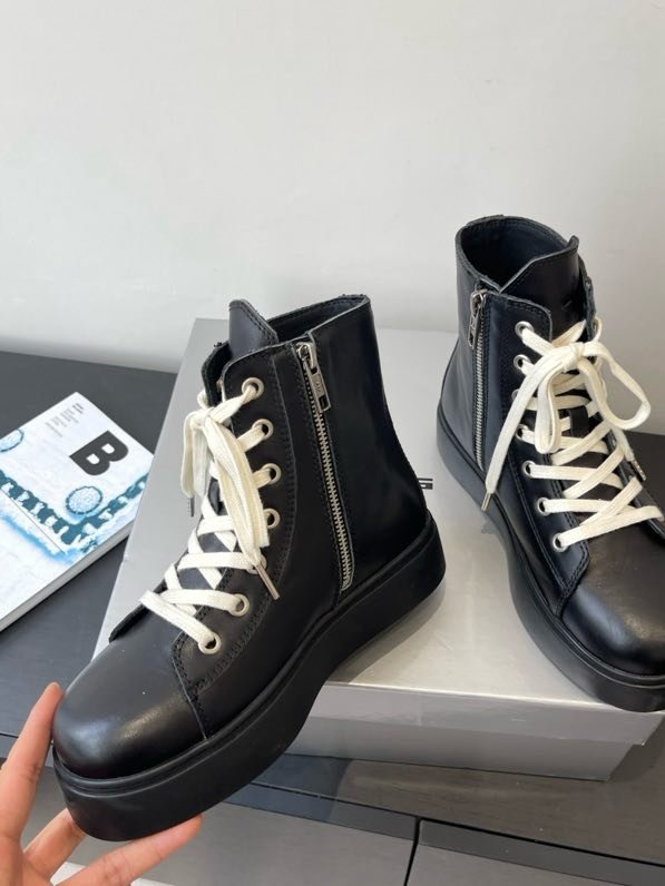 Ботинки женские фото 9