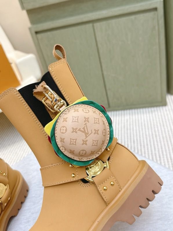 Ботинки женские фото 9