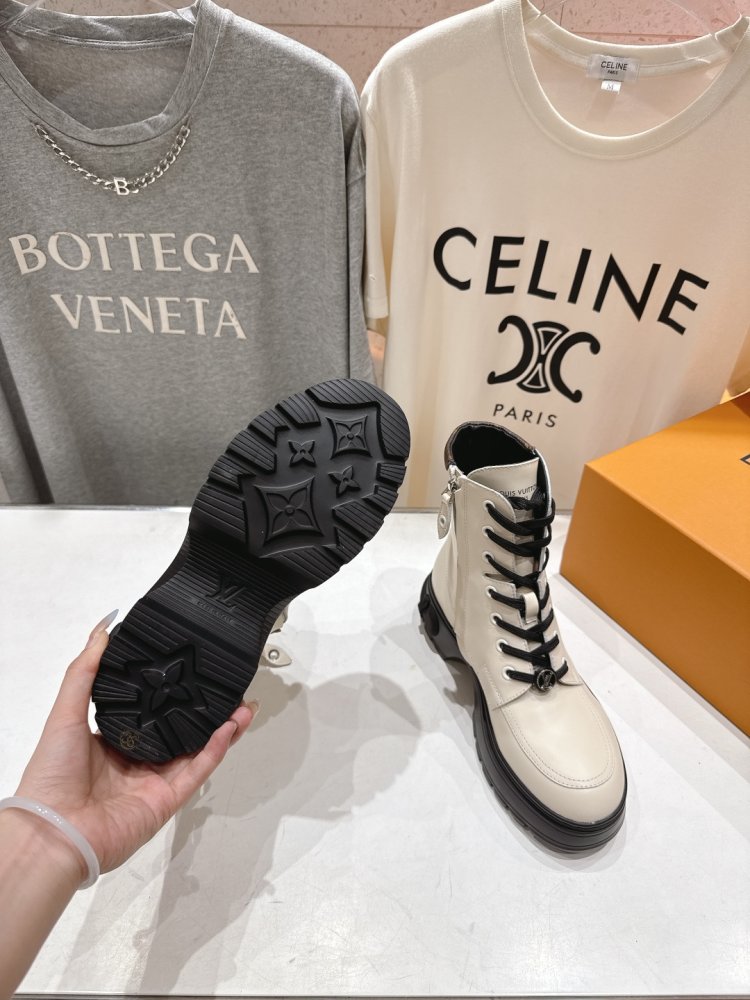 Boots women's фото 9