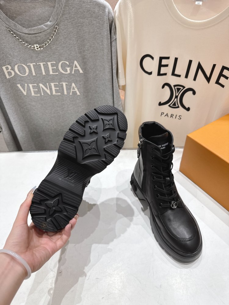 Boots women's фото 9