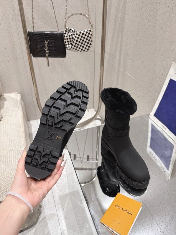 Ботинки женские фото 9