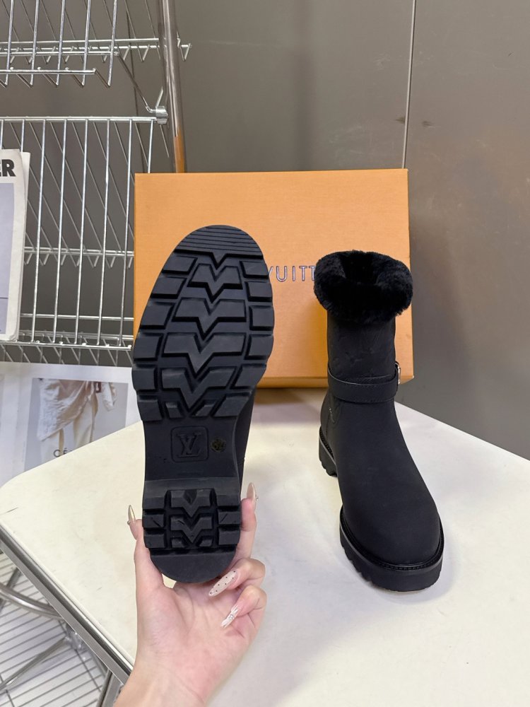 Ботинки женские фото 9