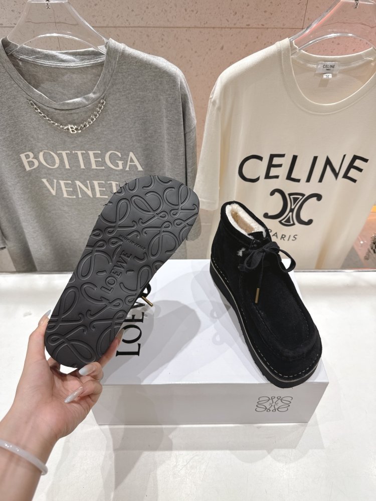 Boots winter women's on fur фото 9