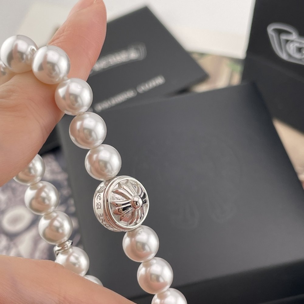 A bracelet from pearls фото 4