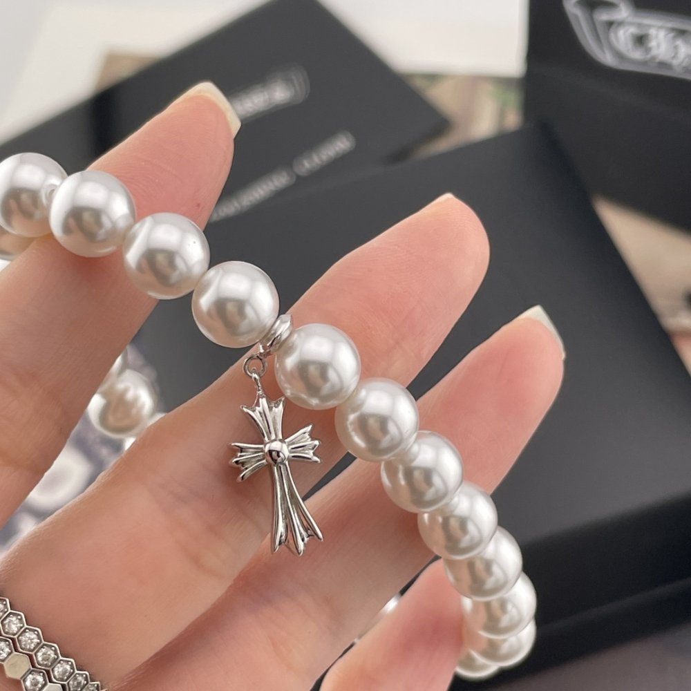 A bracelet from pearls фото 6