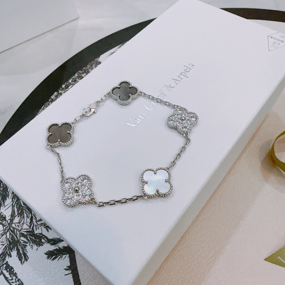 A bracelet фото 2