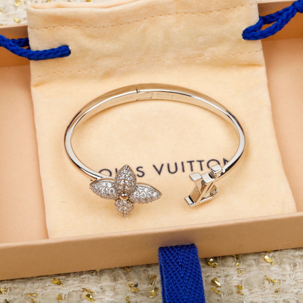 A bracelet фото 2