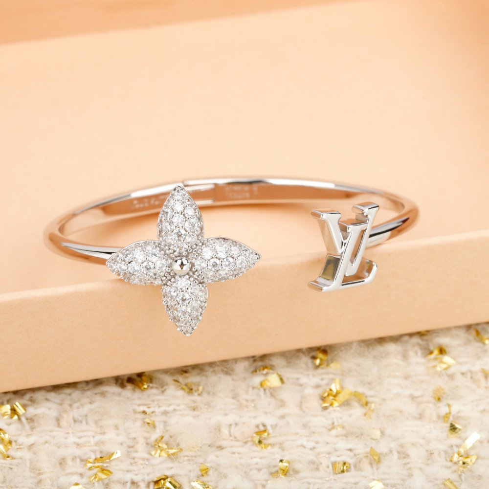 A bracelet фото 5