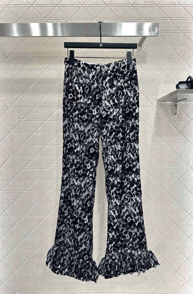 Брюки женские расклешенные