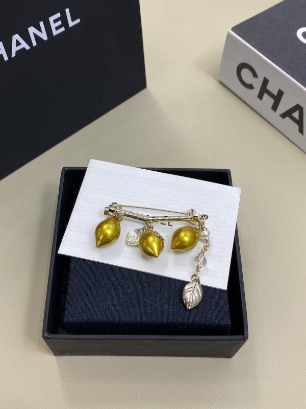 Брошь с кисточкой из коллекции Lemon