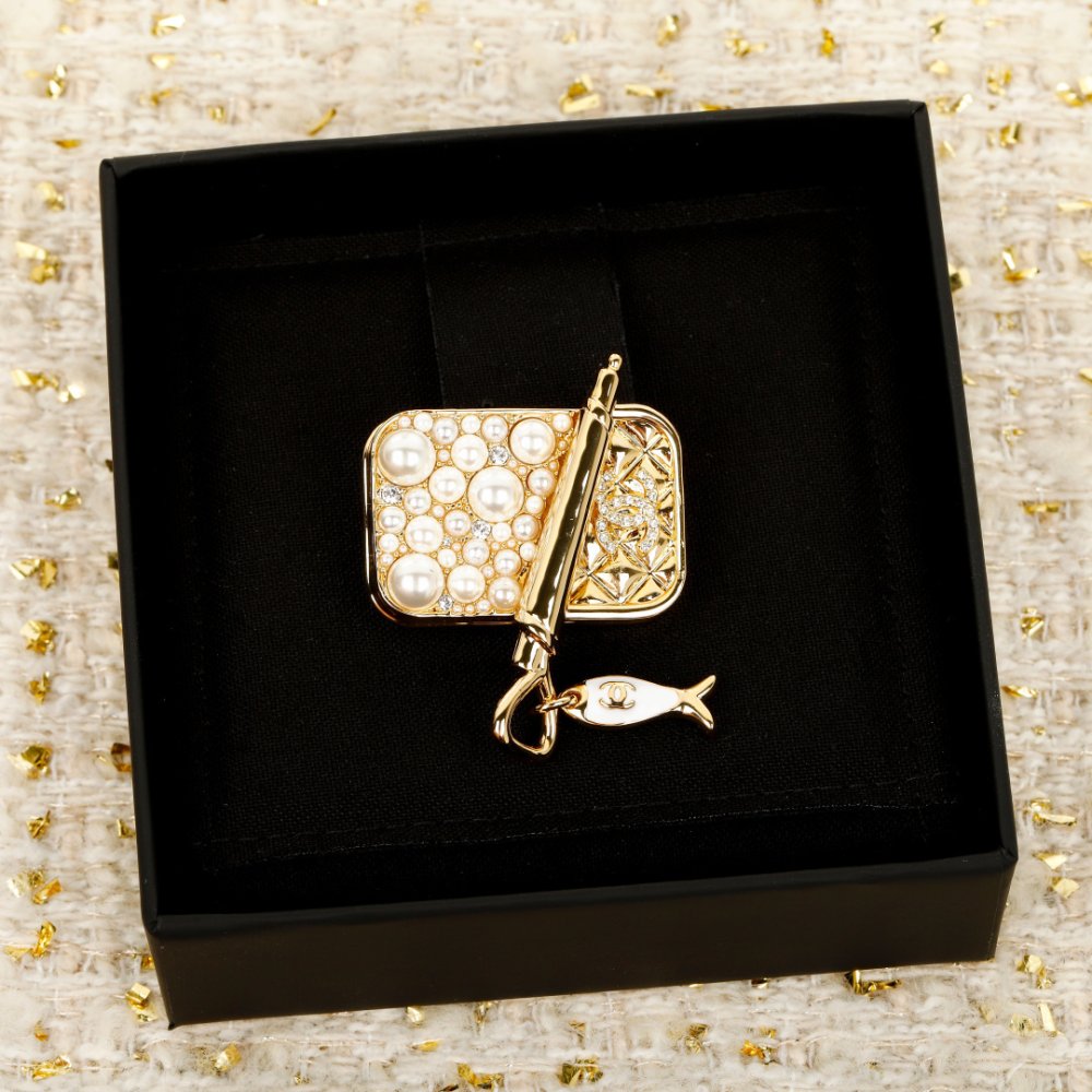 Брошь фото 2