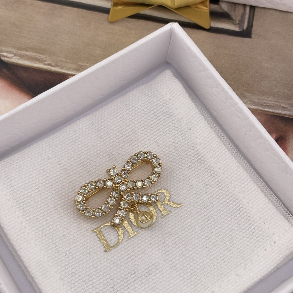 Брошь фото 2