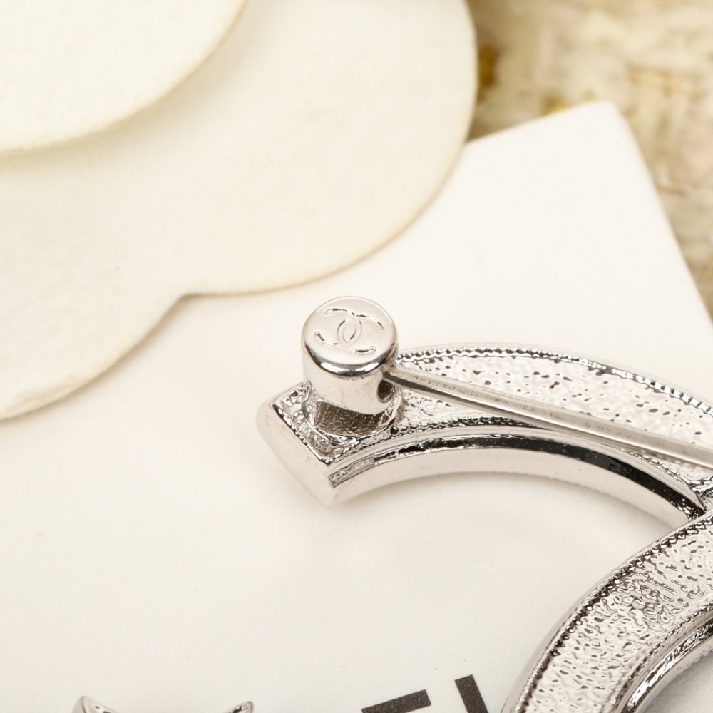 Брошь фото 5