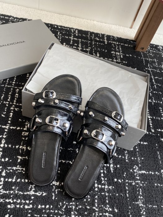 Шлепанцы женские фото 4