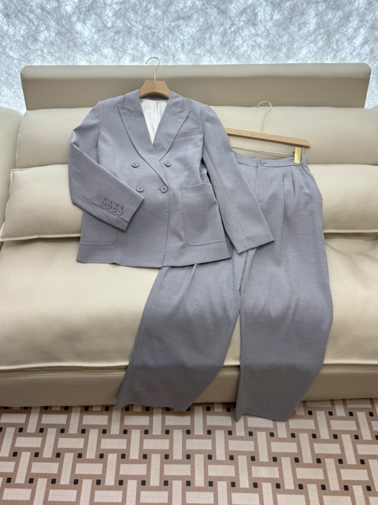 Костюм женский фото 3