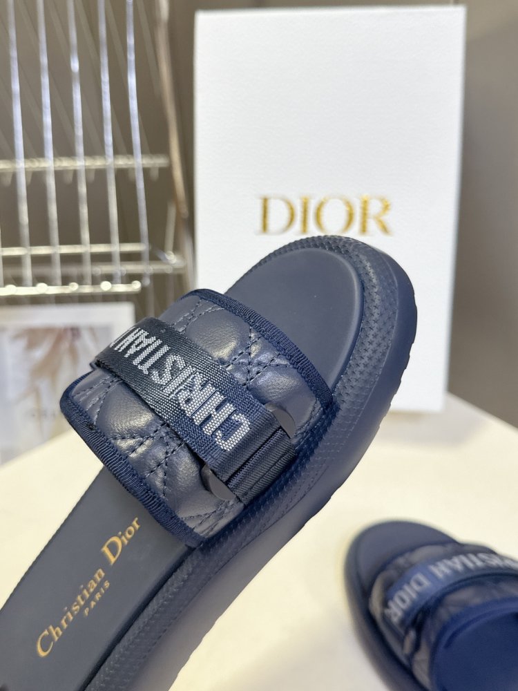 Шльопанці жіночі фото 7