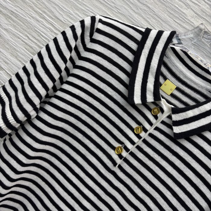 T-shirt women's фото 3