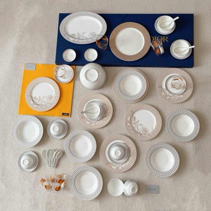 Set porcelain crockery of 47 items фото 2