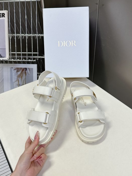 Сандалі жіночі фото 4