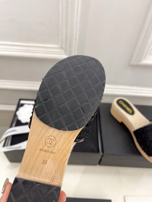 Шлепанцы женские фото 9