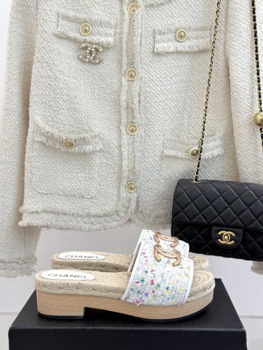 Шлепанцы женские